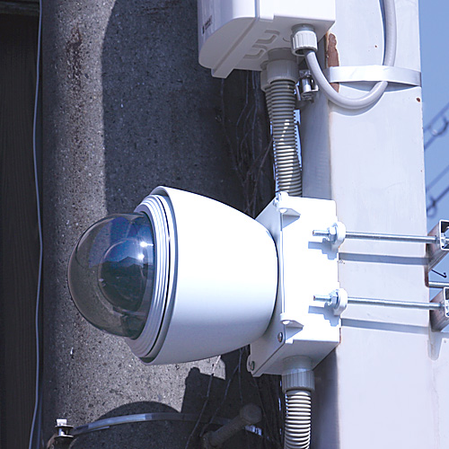 ドームカメラ横型ハウジングの設置例